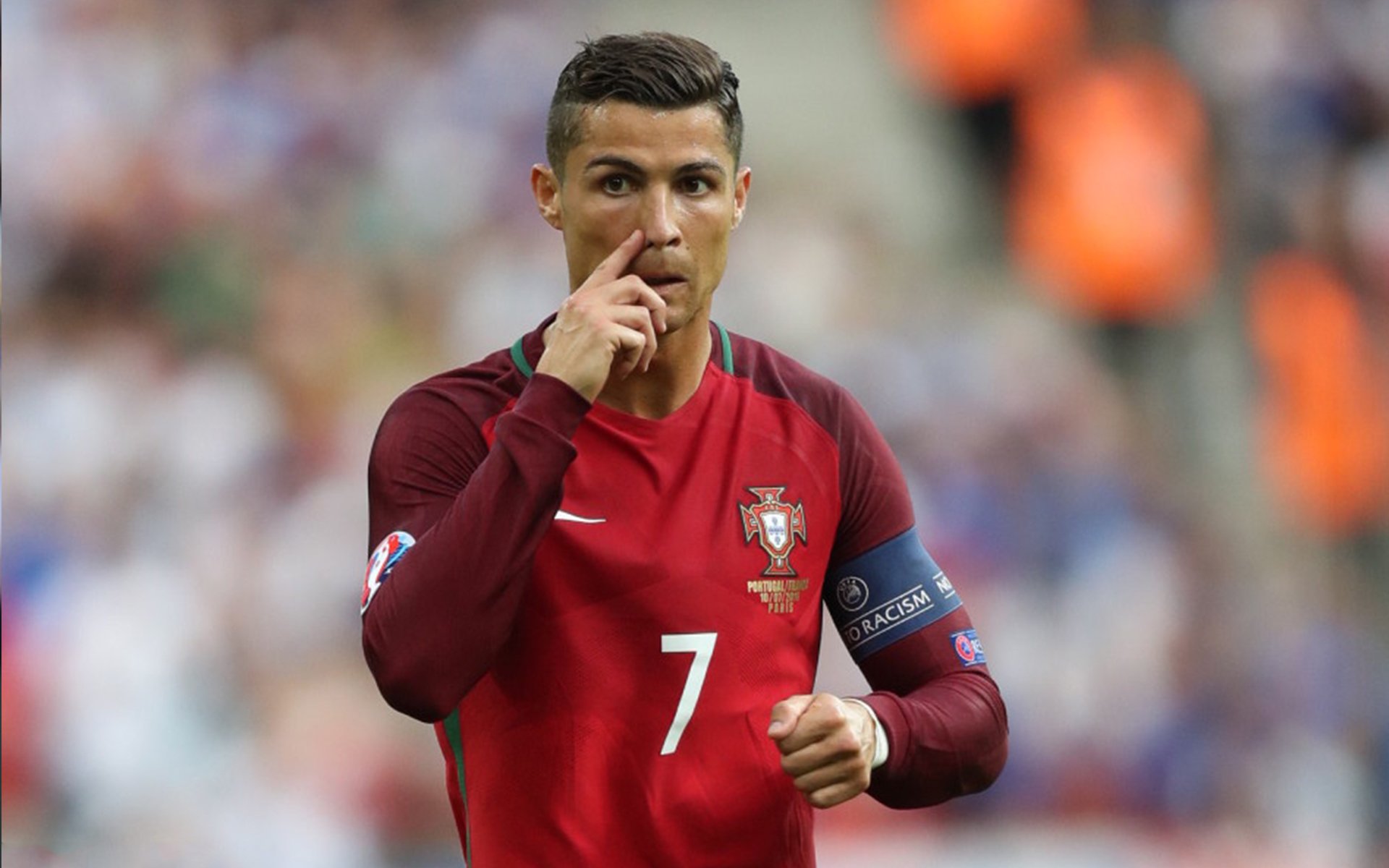 尼克斯主场每场为一位社区英雄致敬，激励城市正能量，尼克斯球队主场